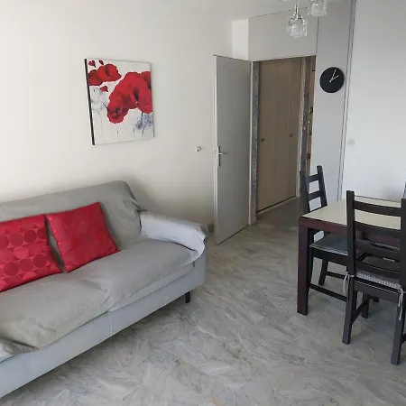 2 Pieces Avec Balcon Et Parking, A 250m De La - Fr-1-716-3